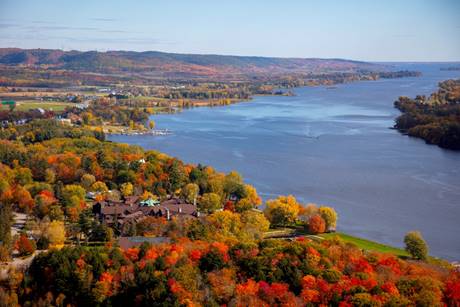From Montreal to Tremblant via Montebello, travel the colourful roads of Quebec this fall